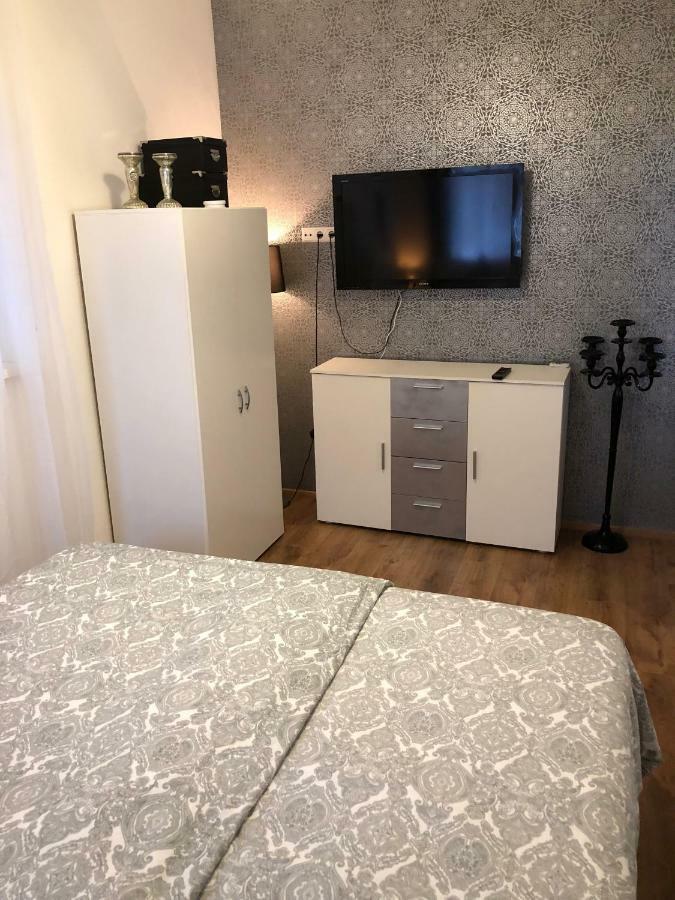 Modernes Und Gemuetliches Appartment Mit Terrasse, Stadtnah Ravensburg Buitenkant foto