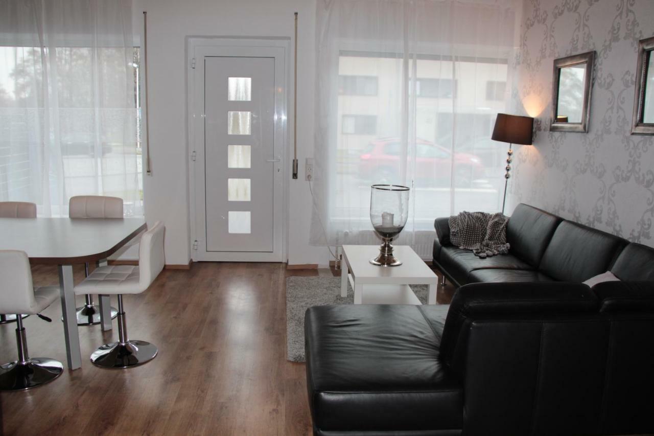 Modernes Und Gemuetliches Appartment Mit Terrasse, Stadtnah Ravensburg Buitenkant foto