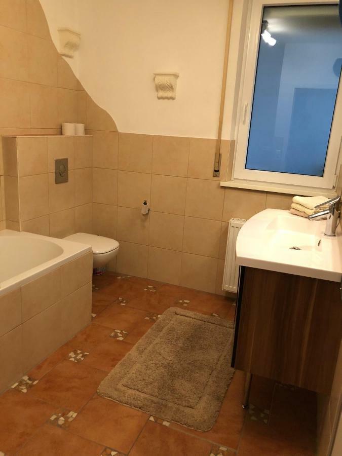 Modernes Und Gemuetliches Appartment Mit Terrasse, Stadtnah Ravensburg Buitenkant foto